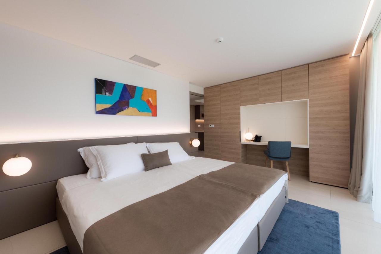 Aparthotel Joel Novalja Bagian luar foto