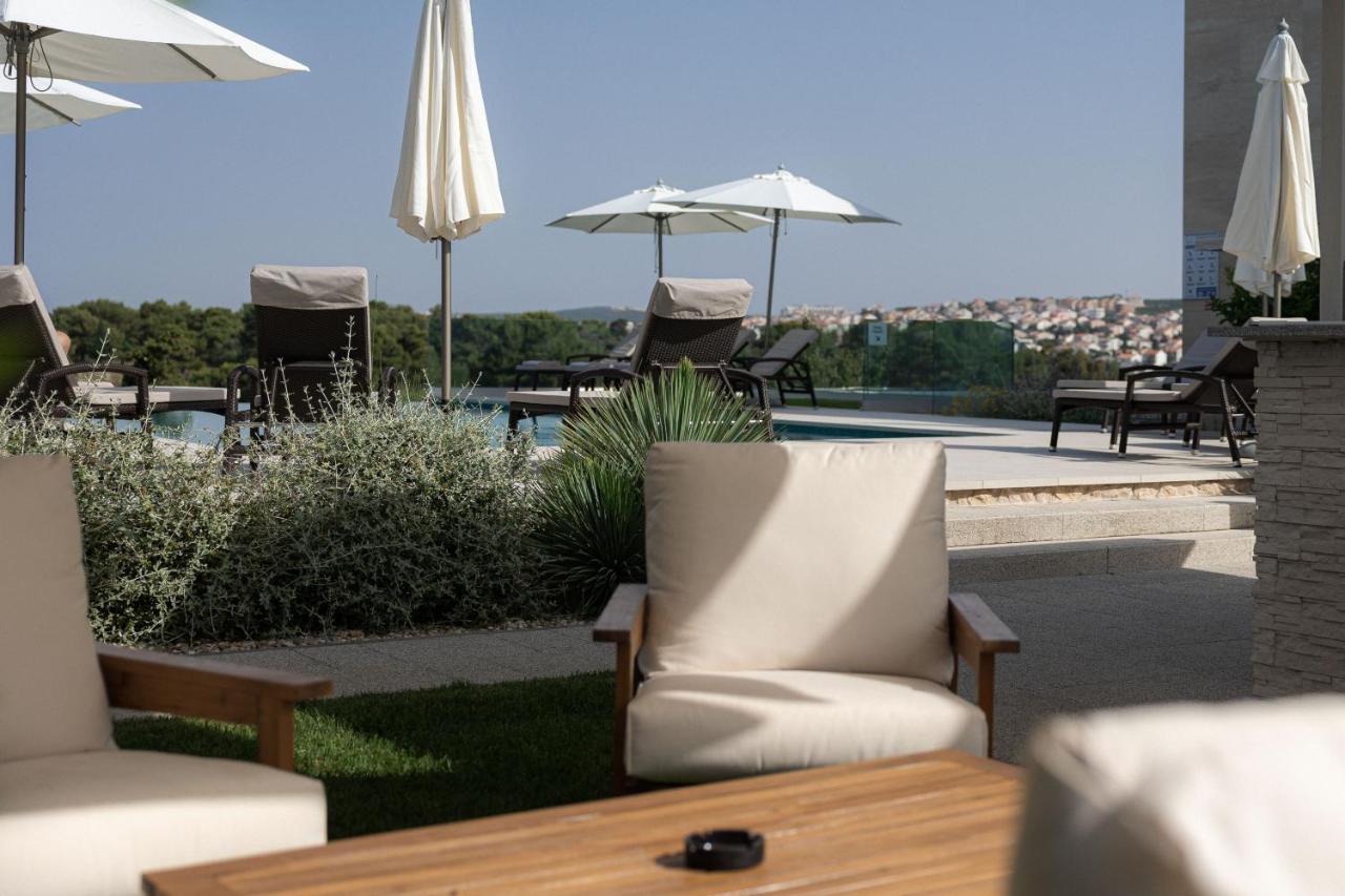 Aparthotel Joel Novalja Bagian luar foto