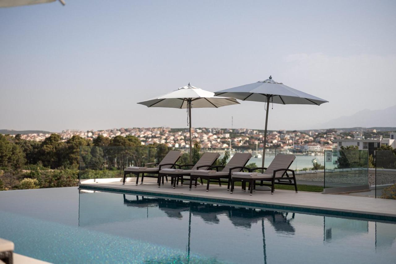 Aparthotel Joel Novalja Bagian luar foto