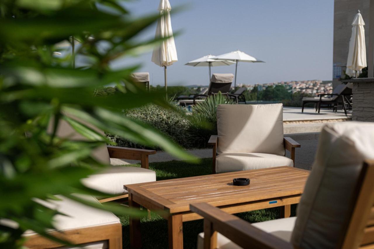 Aparthotel Joel Novalja Bagian luar foto