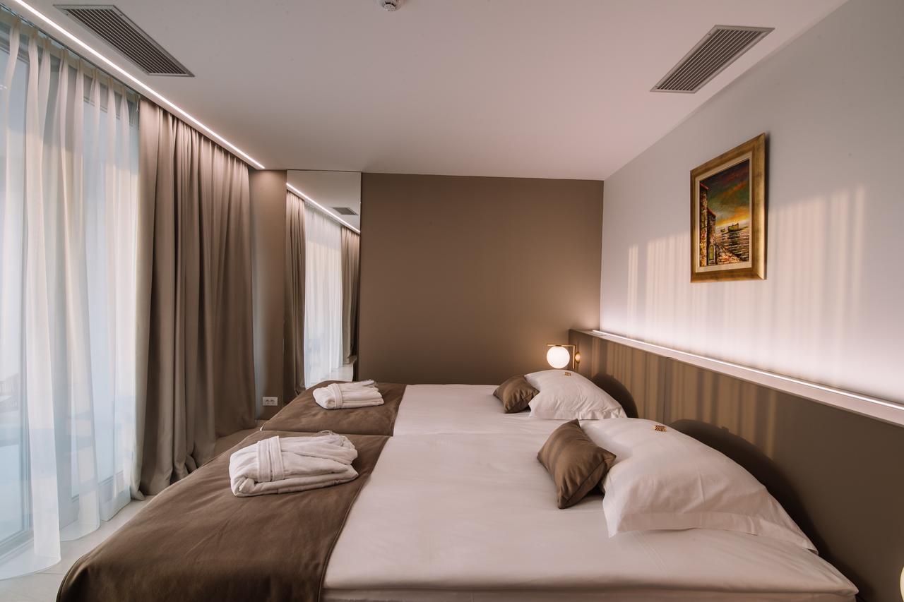 Aparthotel Joel Novalja Bagian luar foto
